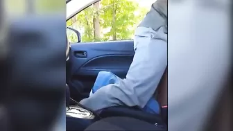 Трахнул зрелую негритянку в машине и выставил на улицу
