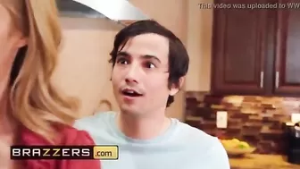 Парень выебал мачеху своего друга